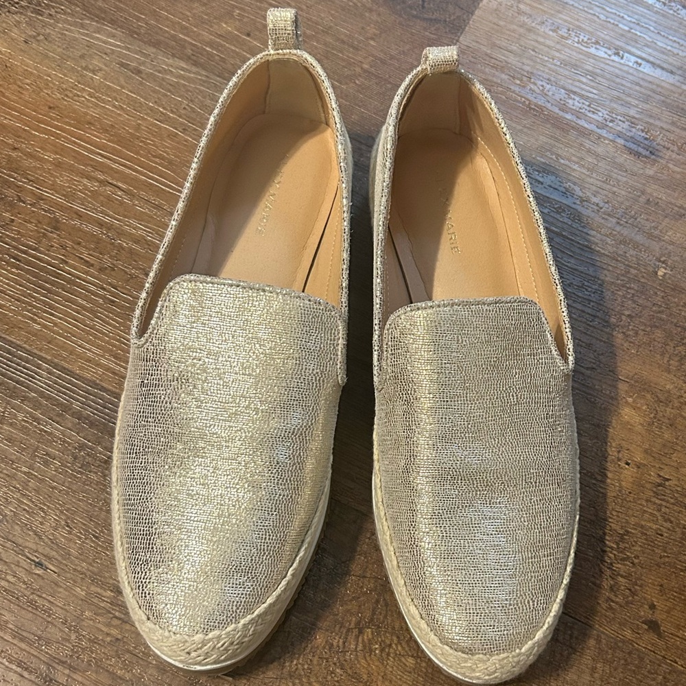 Alex Marie size 9 loafers cream and gold